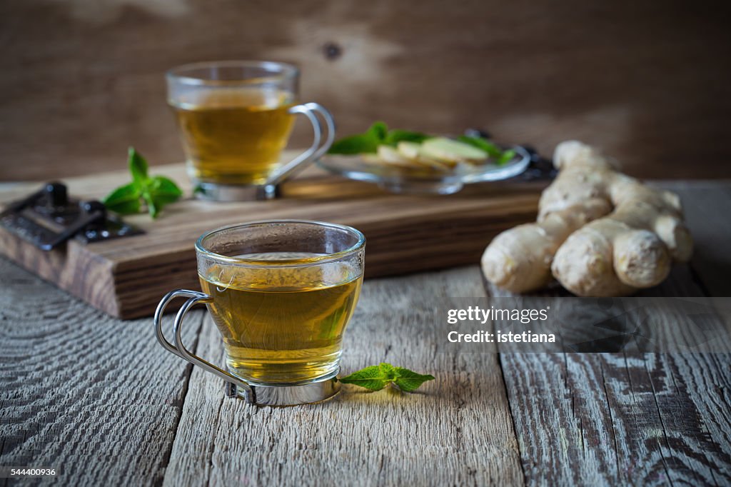 Hot ginger and mint tea, homemade green tea health benefits