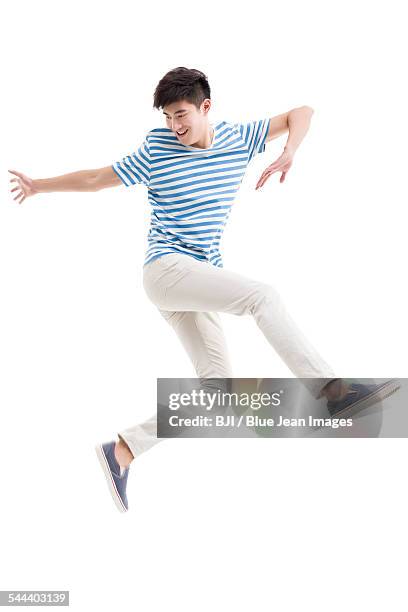 happy young man jumping - piernas en el aire fotografías e imágenes de stock