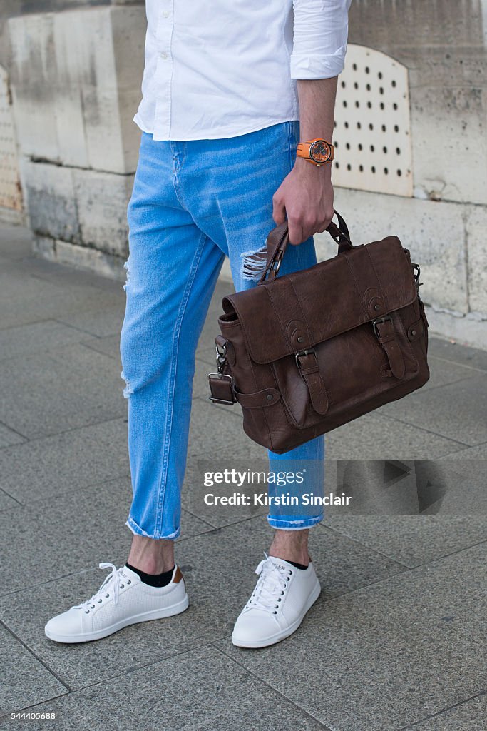 Street Style - Paris Fashion Week - Menswear Spring/Summer 2017 : Day Three