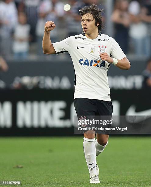 Angel Romero of Corinthians celebrates scoring the first goal during the match between Corinthians and Flamengo for the Brazilian Series A 2016 at...