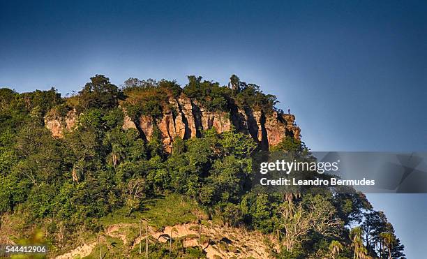 people in the mountain landscape - leandro bermudes stock pictures, royalty-free photos & images