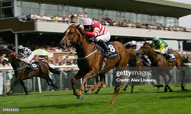 Sierra Vista ridden by P. Hanagan wins the williamhillpoker.com Be Friendly Handicap Stakes at Haydock Racecourse on September 3, 2005 in Haydock,...