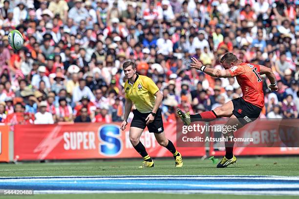 Riaan Viljoen of Sunwolves kicks the ball during the round 15 Super Rugby match between the Sunwolves and the Waratahs at Prince Chichibu Stadium on...