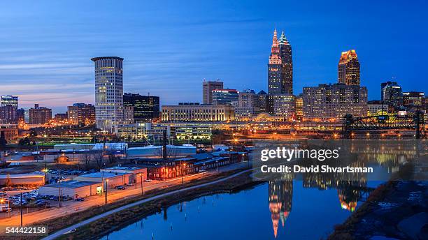 cleveland skyline view at blue hour from the hope memorial bridge - rock and roll hall of fame cleveland stock-fotos und bilder