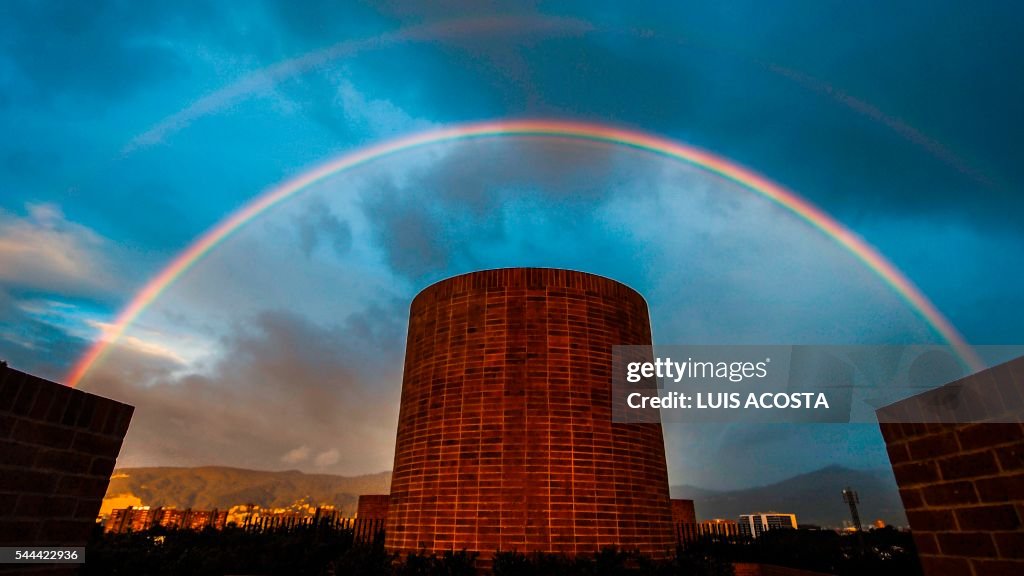 TOPSHOT-COLOMBIA-SUNSET-RAINBOW-FEATURE