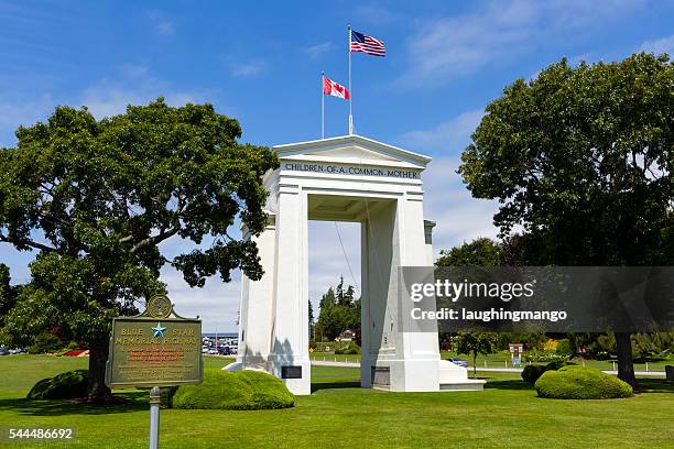 peace arch park washington state - surrey british columbia stock pictures, royalty-free photos & images