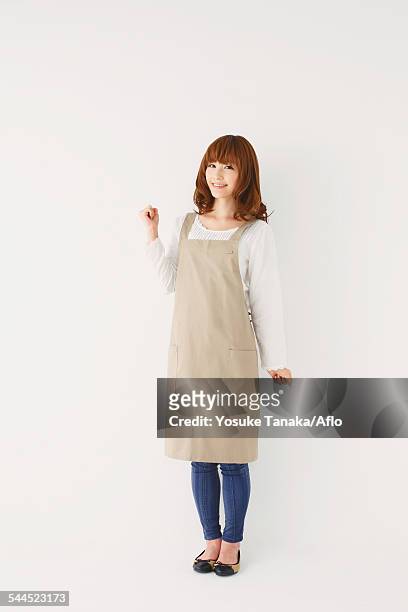 full length portrait of young japanese woman against white background - the japanese wife - fotografias e filmes do acervo