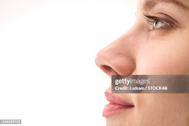 face of a young woman, close-up - femme visage beauté profil fond blanc photos et images de collection