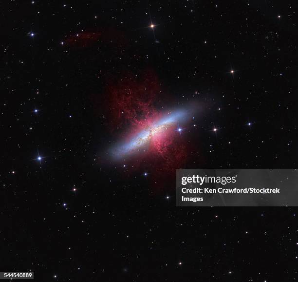 messier 82, a starburst galaxy in the constellation ursa major. - galaxia-starburst fotografías e imágenes de stock