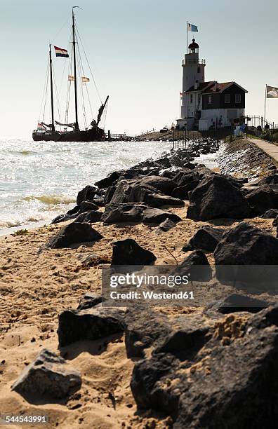 netherlands, waterland, marken, ijsselmeer, lighthouse paard van marken - ijsselmeer stockfoto's en -beelden