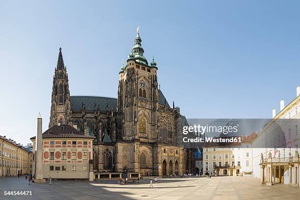 czech republic, prague, hradcany castle and st vitus cathedral - cathedral of st vitus stock pictures, royalty-free photos & images