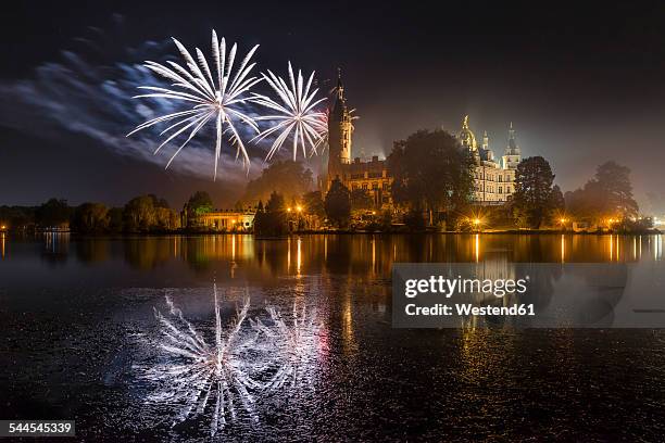 germany, mecklenburg-vorpommern, schwerin, fireworks at the castle - schwerin stock-fotos und bilder