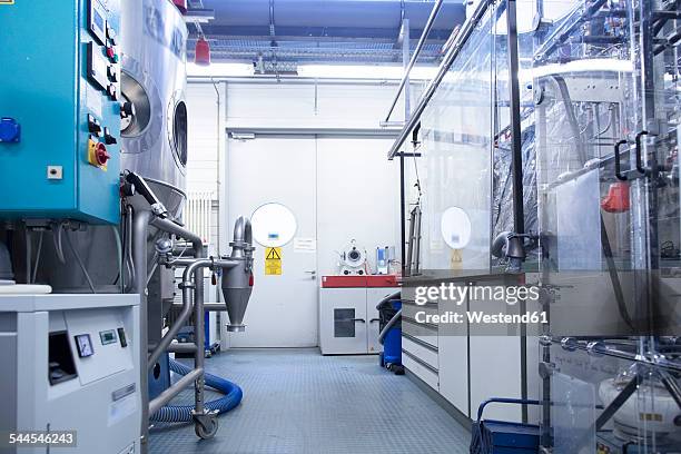 Science Lab Radiator Behind Work Top Science Lab Worktop Photos and Premium High Res Pictures - Getty Images