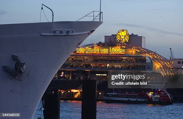 Hamburg: Hamburger Hafen mit Musicalzelt "Der König der Löwen"