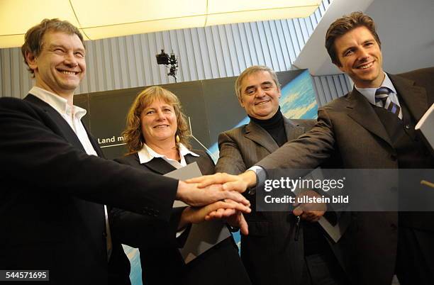 Germany, Saarland, Saarbruecken: Signing of the first governemnt coalition bewteen christian democrtats, liberals and green party under the...