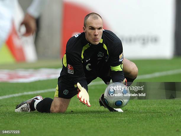 Enke, Robert - Football, Goalkeeper, Hannover 96, Germany - in action on the ball