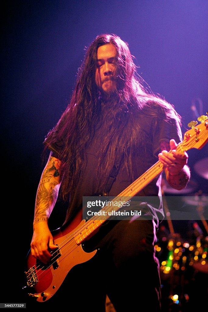 Deftones; Musikgruppe, Punk; USA, Bassist Chi Ling Dai Cheng