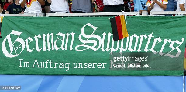 Deutschland, Bayern, Nürnberg: FIFA Konföderationen-Pokal 2005 - Transparent deutscher Fans mit der Aufschrift "German Supporters Im Auftrag unserer...