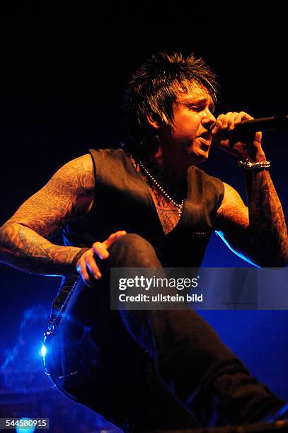 Papa Roach - Band, Rock music, USA - Singer Jacoby Shaddix alias Coby Dick performing in Hamburg, Germany, D-Club/Docks -