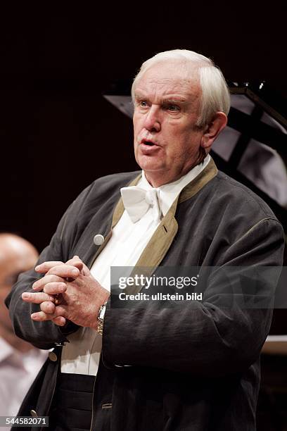 Kurt Moll; Opernsaenger, Bass; D Portraet, in der Koelner Philharmonie