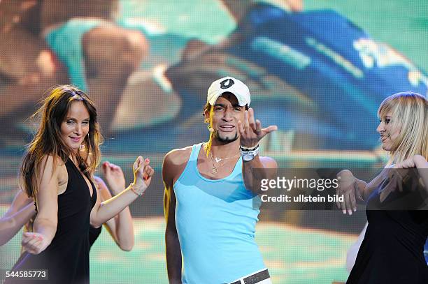 Medlock, Mark - Musician, Singer, Popmusik, Germany - performing in Hamburg, Germany, Spielbudenplatz, during a Grand Prix Party for the Eurovision...