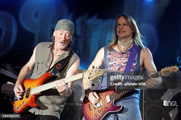 Deep Purple; Musikgruppe, Rockmusik; Grossbritannien, Roger Glover , Bassist, und Steve Morse, Gitarrist - Auftritt Bonner Museumsmeile 'Rapture_Of...