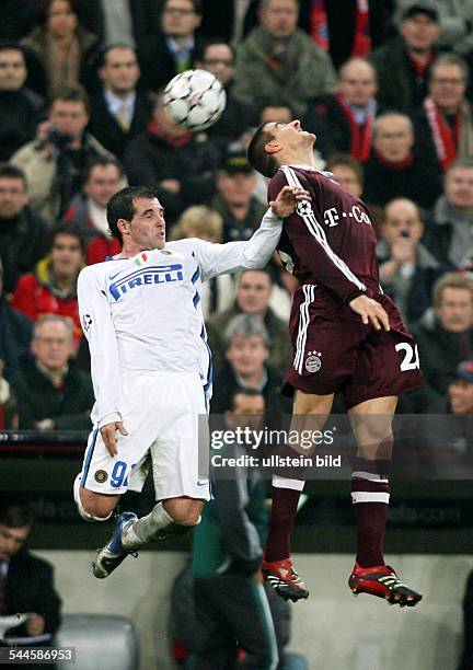 Deutschland, Bayern, Muenchen: Champions League, Saison 2006/2007, Gruppenphase, FC Bayern Muenchen - Inter Mailand 1:1 - Inters Mariano Gonzalez im...