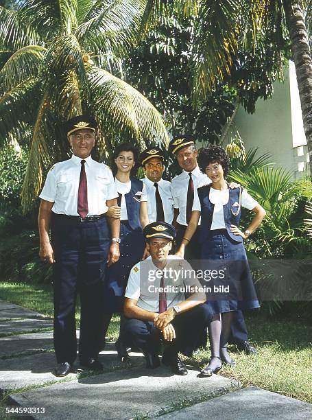 Guenter Naumann, Schauspieler, DDR - mit v.l.: Marijam Agischewa, Günther Schubert, Jürgen Zartmann, Ogam Thi Tanh, vorn Walther Plathe in der Serie...