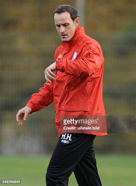 Herrlich, Heiko - Football, Coach, VfL Bochum, Germany - looking at his watch during first training session