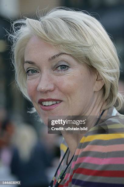 120 Lisa Riecken Photos & High Res Pictures Getty Images