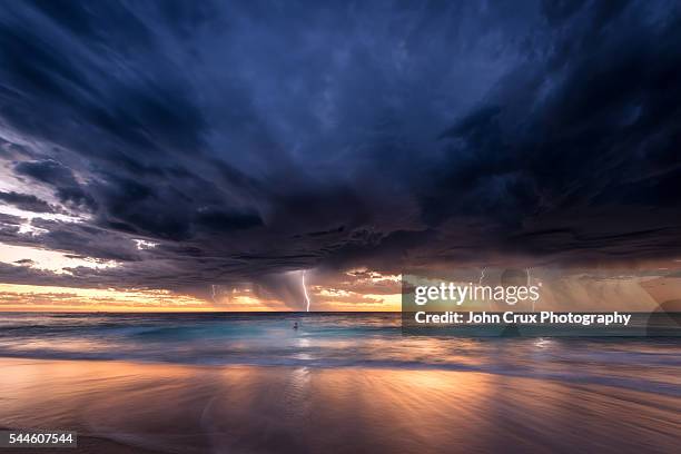 perth beach lightning storm - wirbelsturm stock-fotos und bilder
