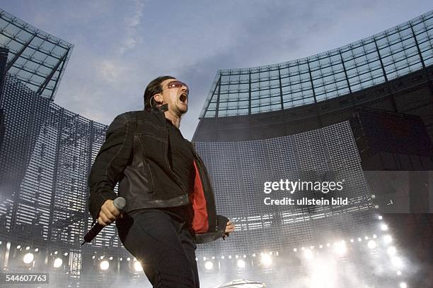 Musikgruppe, Rockmusik; Irland - Saenger Bono Vox Hewson; Auftritt im Olympiastadion, Berlin