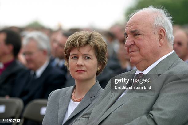 Point Alpha Preis Verleihung in Geisa : Altbundeskanzler Helmut Kohl mit Freundin Maike Richter -