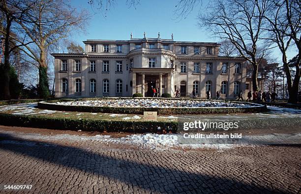 Deutschland, Berlin Zehlendorf / Wannsee : Aussenansicht der Villa am Grossen Wannsee 56-58; 1914/15 für den Fabrikanten Ernst Marlier von Paul O....