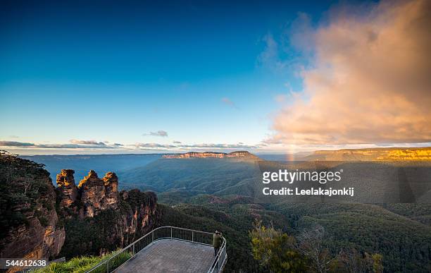 three sisters in blue mountains national park - new south wales stock pictures, royalty-free photos & images