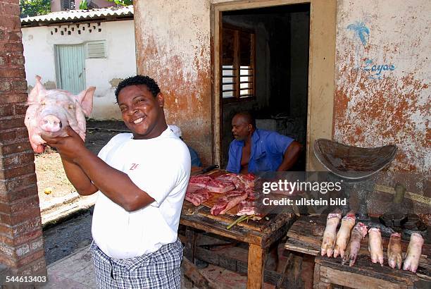 Kuba, El Cobre - Verkauf von Schweinefleisch in einer Metzgerei