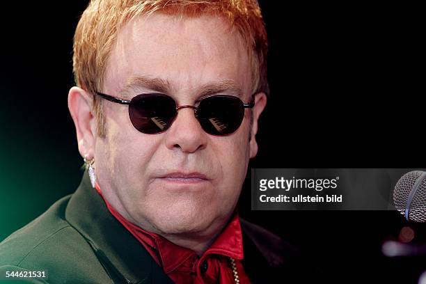 Elton John; Musiker, Saenger; Popmusik; GB - Auftritt auf der Bonner Museumsmeile