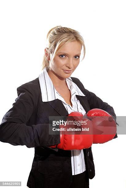 Frau und Boxhandschuhe-