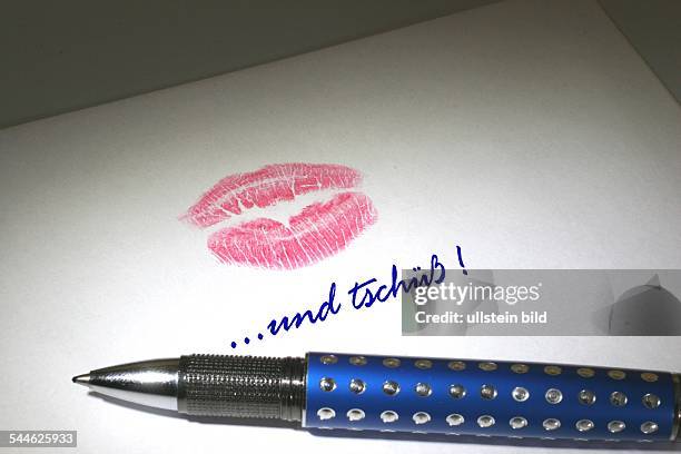 Symbol Trennung, Scheidung, Abschiedsbrief, Lippenstift Kussmund, Zeile "... Und tschüss" mit Kugelschreiber