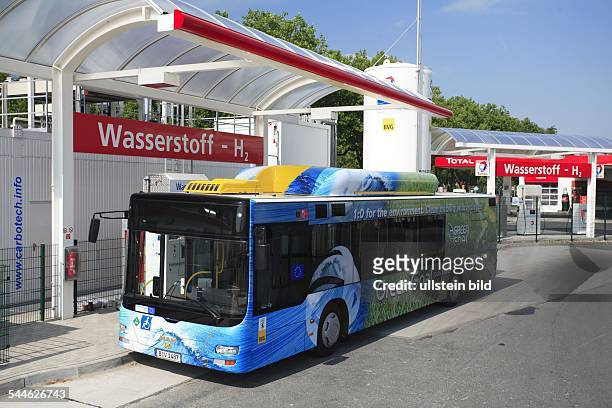 Deutschland, Berlin - Spandau: BVG-Wasserstofftankstelle Heerstrasse