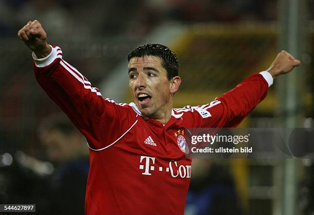 Roy Makaay - Stuermer, FC Bayern Muenchen, Holland: jubelt mit geballten Faeusten