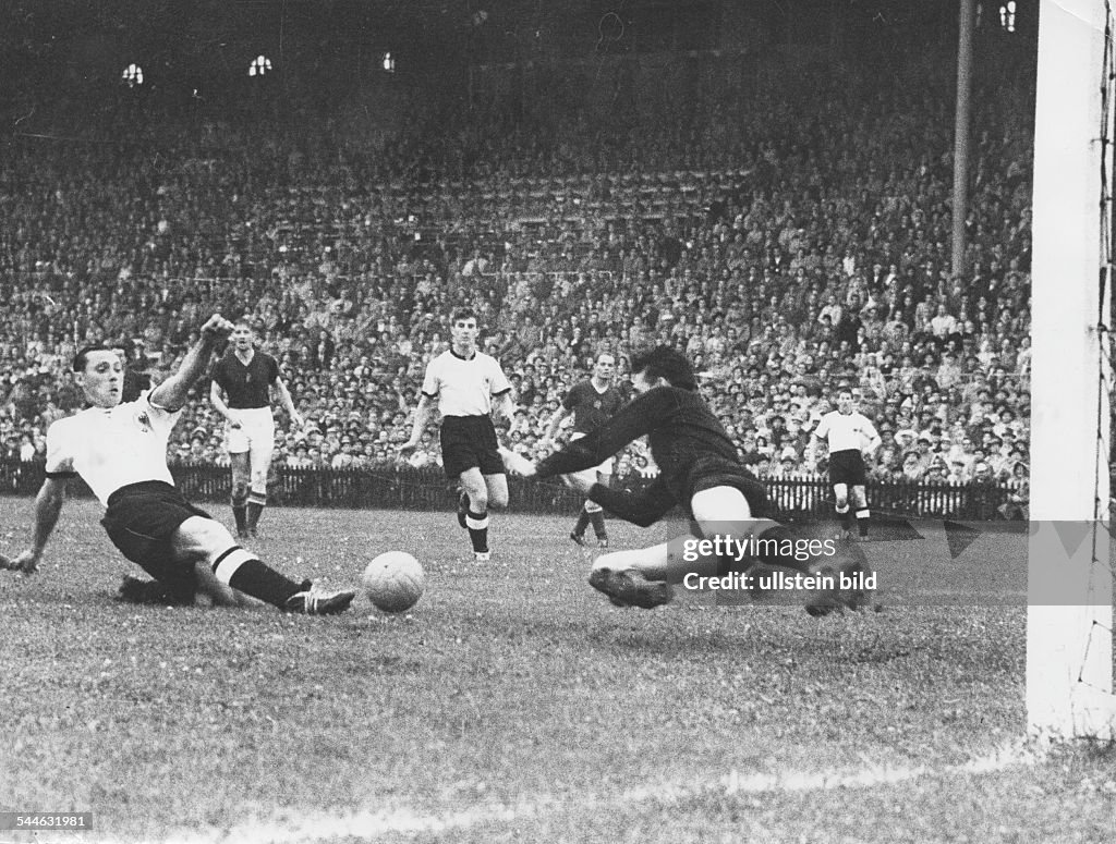 Football 1954 FIFA World Cup, Final in Berne, Switzerland: Germany vs. Hungary 3:2, scene of the match, 1:2 goal by Max Morlock (GER, l.) against Hungarian goalkeeper Gyula Grocsis, July 4, 1954