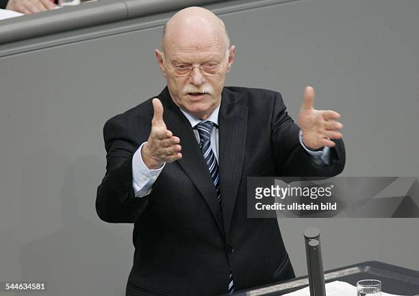 Peter Struck, Fraktionsvorsitzender der SPD, D - redet im Bundestag