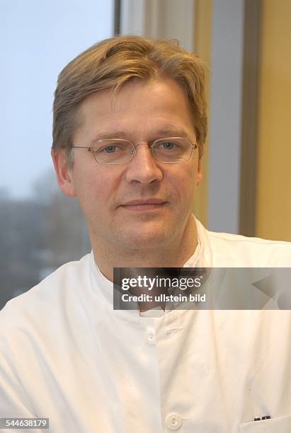 Hals Nasen Ohren Arzt In Der Nähe Top-bewertung Hals Nasen Ohren Arzt Photos and Premium High Res Pictures - Getty Images