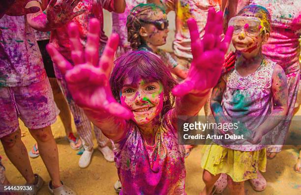 people gathering together celebrating a holi party in the outdoor with happiness expressions and covered with vivid colors. - colors of india photos et images de collection