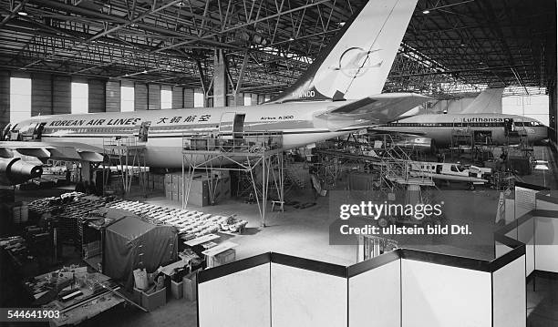 Flugzeugbau Photos and Premium High Res Pictures Getty Images