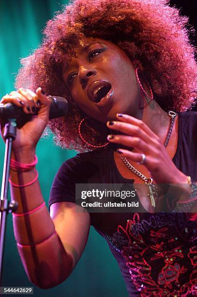 Demaree Singer 256 Amaree Stock Photos, High-Res Pictures, and Images - Getty Images