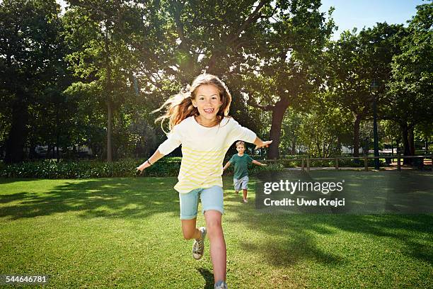 children playing park - boyshorts fotografías e imágenes de stock