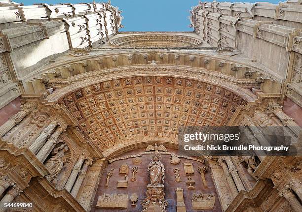 palma de mallorca cathedral, majorca - palma mallorca stock-fotos und bilder