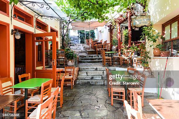 plaka neighborhood in athens, greece - plaka greek cafe stock pictures, royalty-free photos & images